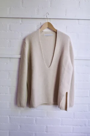 Claudia Bertini - Deep V-Neck beige