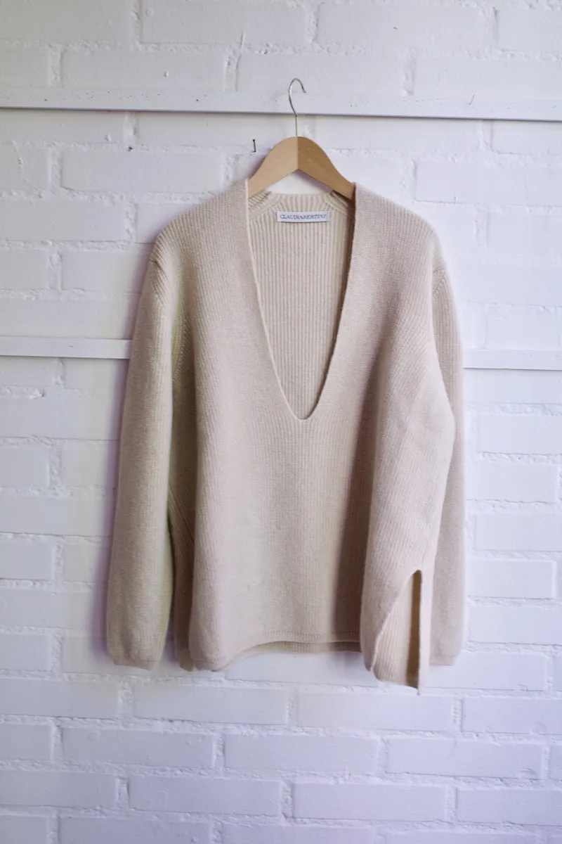 Claudia Bertini - Deep V-Neck beige