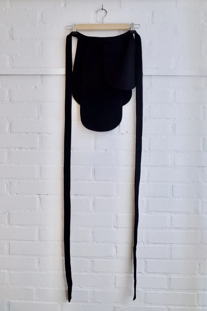 Drop apron with pocket